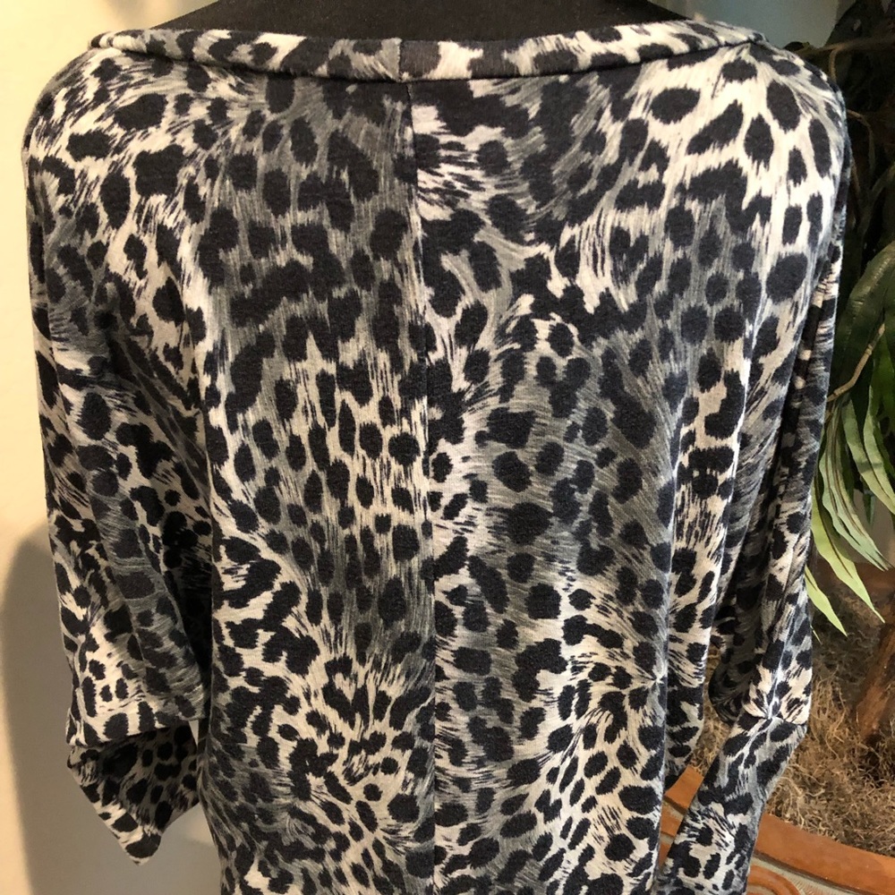Leopard Print Lightweight T - Picture 2 of 5